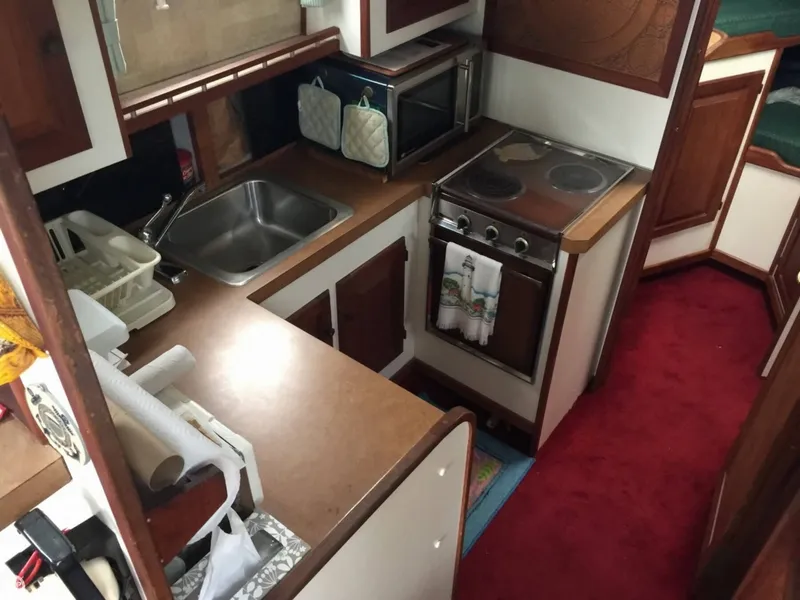 Slide: The Image of Mainship 34 MKI Trawler 1978 - 3