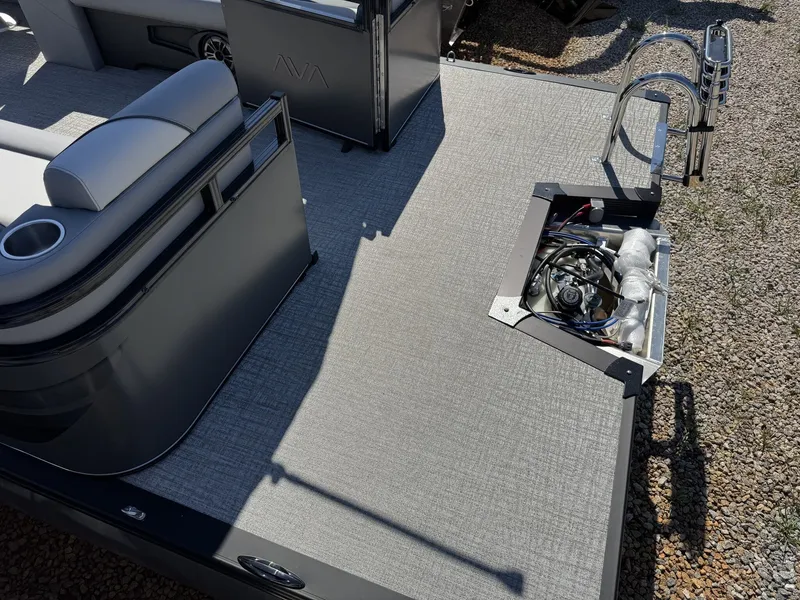 Slide: The Image of Avalon Venture 85 23 QUAD LOUNGER-140HP 2026 - 8