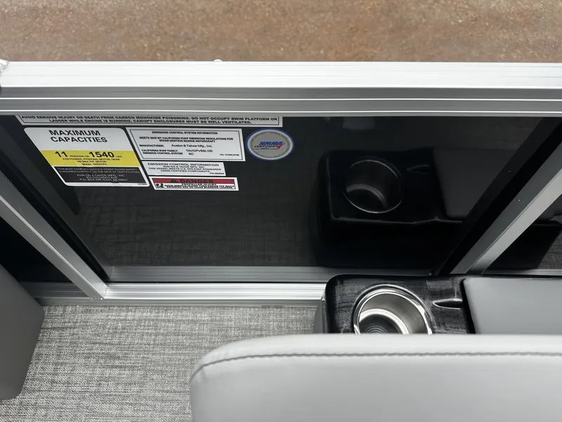 Slide: The Image of Avalon VLS 23 QUAD LOUNGER-140HP 2026 - 7