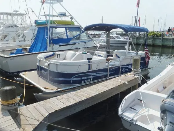 Slide: The Image of Bentley Pontoons 22 2013 - 2