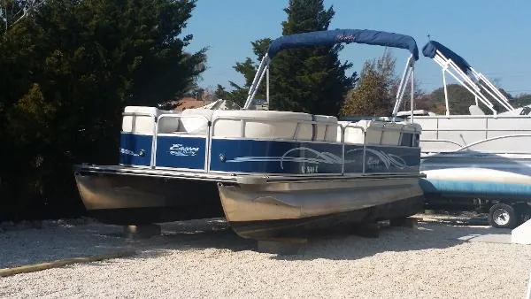 Slide: The Image of Bentley Pontoons 22 2013 - 6