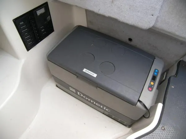 Slide: The Image of Trophy 2502 Walkaround 2004 - 5