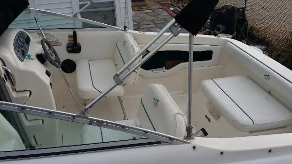 Slide: The Image of Sea Ray 215 Express Cruiser 1997 - 8