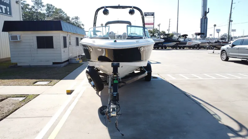 Slide: The Image of Chaparral 21 H2O Sport 2014 - 9