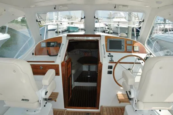 Slide: The Image of MJM YACHTS 34z Express Hardtop 2006 - 4
