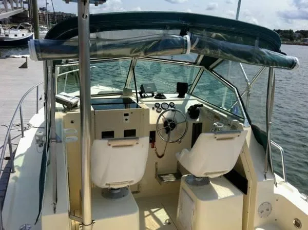 Slide: The Image of Parker Marine 2110 Walkaround 1995 - 3