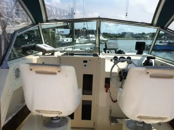 Slide: The Image of Parker Marine 2110 Walkaround 1995 - 4