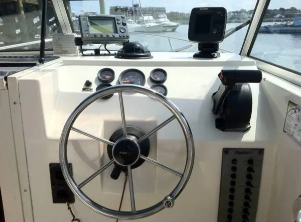 Slide: The Image of Parker Marine 2110 Walkaround 1995 - 5