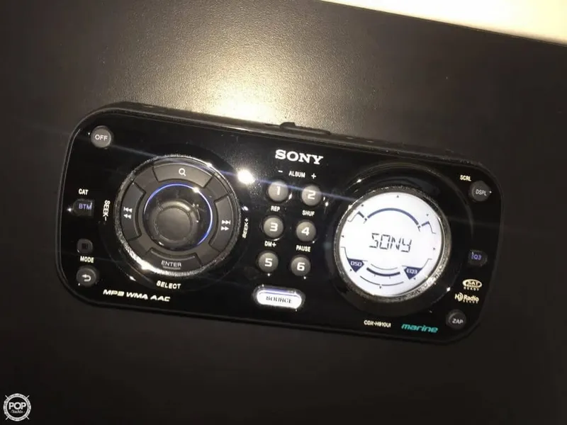 Slide: The Image of Sea Ray 300 SLX Bowrider 2011 - 6