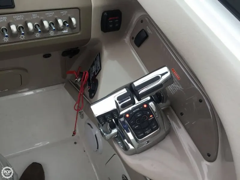 Slide: The Image of Sea Ray 300 SLX Bowrider 2011 - 9