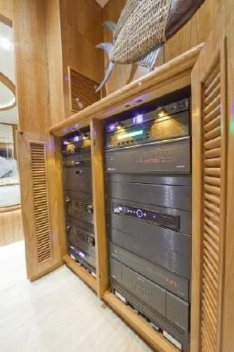 Slide: The Image of Symbol Cockpit Motor Yacht 2010 - 5