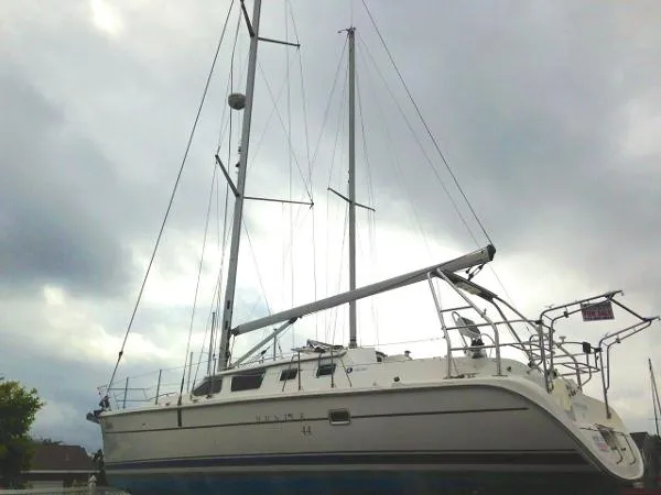 Slide: The Image of Hunter 44 Deck Salon 2004 - 1