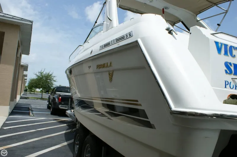 Slide: The Image of Formula 27 PC Cruiser 2005 - 4