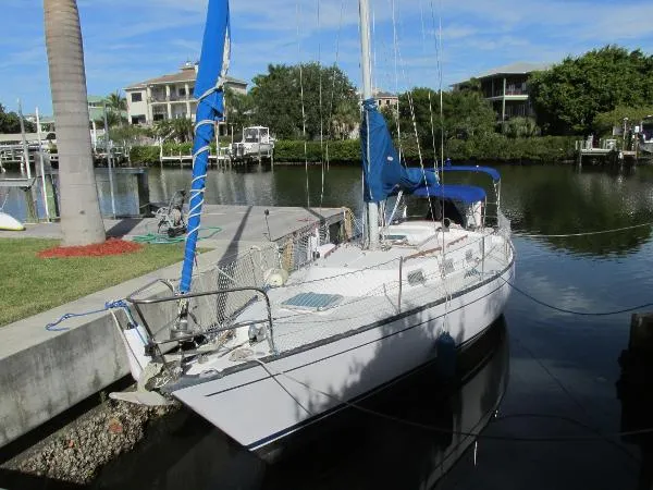 Slide: The Image of Tartan Sloop 1985 - 0