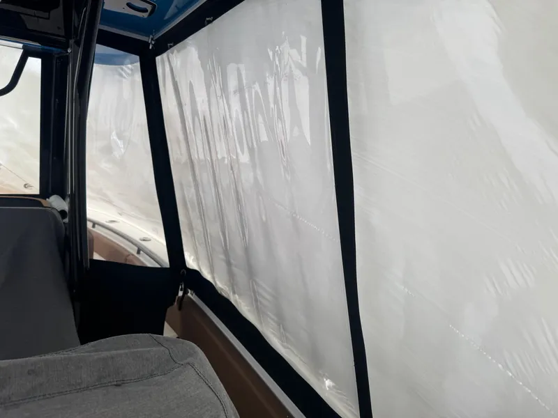 Slide: The Image of Sea Hunt Ultra 265 SE 2025 - 11