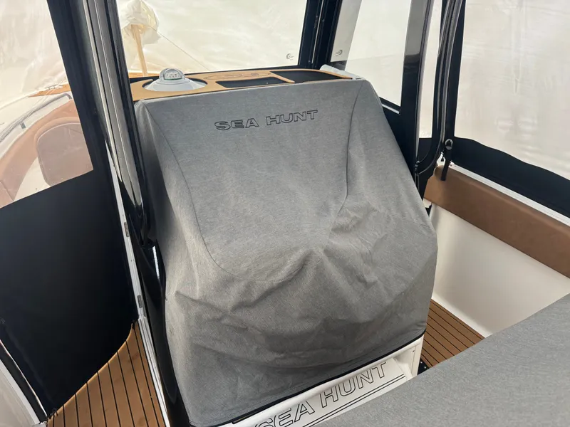 Slide: The Image of Sea Hunt Ultra 265 SE 2025 - 12