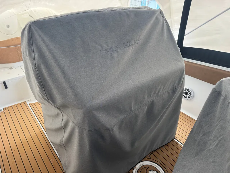 Slide: The Image of Sea Hunt Ultra 265 SE 2025 - 13