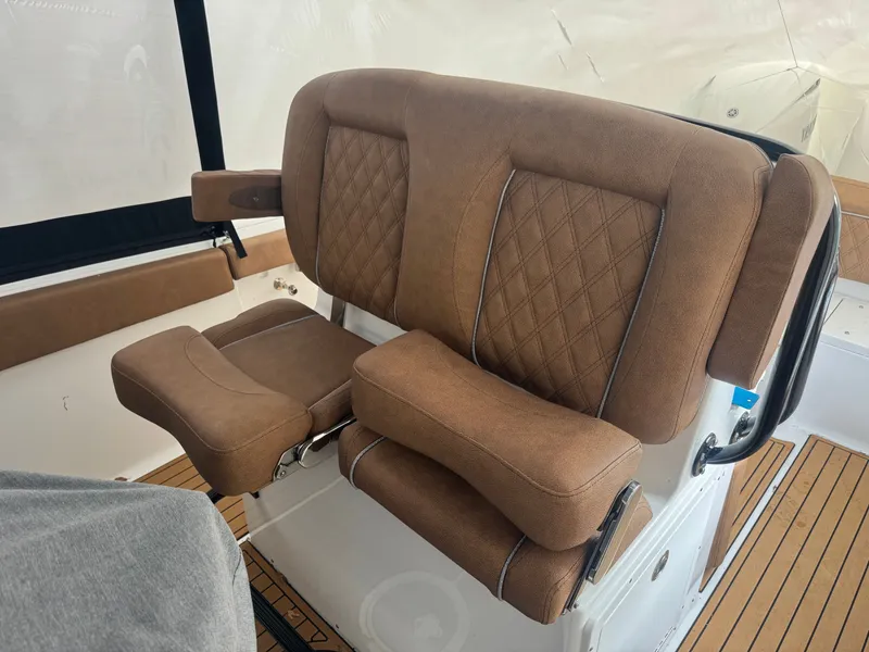 Slide: The Image of Sea Hunt Ultra 265 SE 2025 - 14