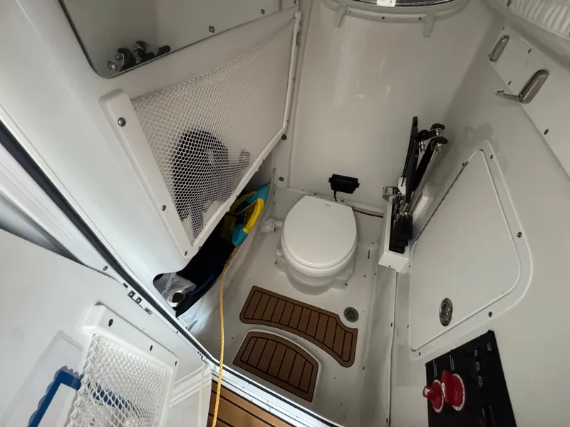 Slide: The Image of Sea Hunt Ultra 265 SE 2025 - 18