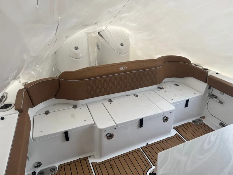 Slide: The Image of Sea Hunt Ultra 265 SE 2025 - 20