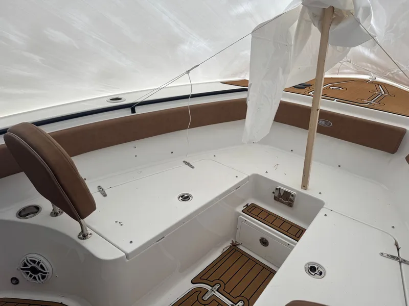 Slide: The Image of Sea Hunt Ultra 265 SE 2025 - 5