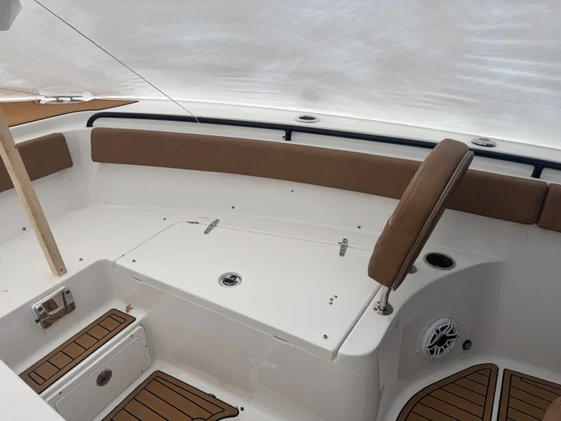 Slide: The Image of Sea Hunt Ultra 265 SE 2025 - 6