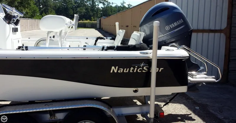 Slide: The Image of NauticStar 224 XTS 2014 - 11