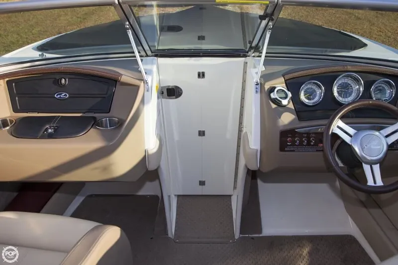 Slide: The Image of Sea Ray 230 SLX 2012 - 9