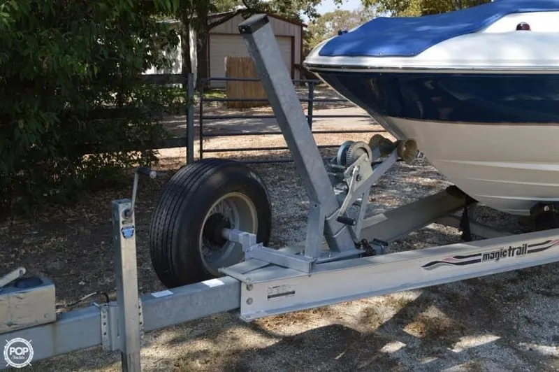 Slide: The Image of Sea Ray Sundeck 240 2002 - 7