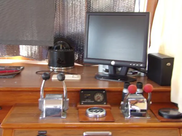 Slide: The Image of Grand Banks MOTORYACHT 1984 - 5