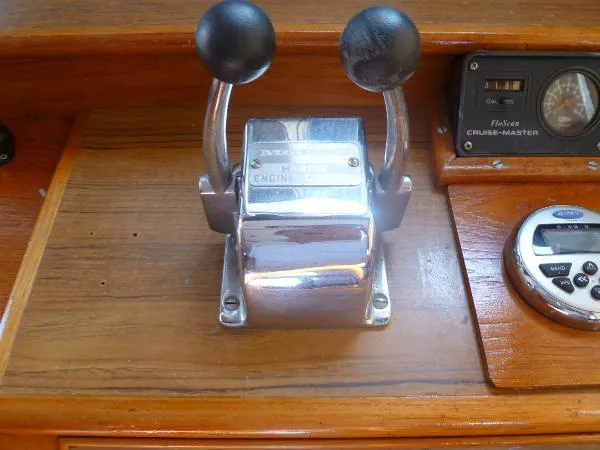 Slide: The Image of Grand Banks MOTORYACHT 1984 - 6