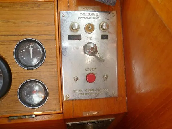 Slide: The Image of Grand Banks MOTORYACHT 1984 - 7