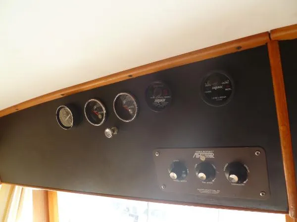 Slide: The Image of Grand Banks MOTORYACHT 1984 - 9