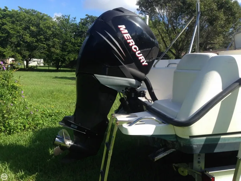 Slide: The Image of Boston Whaler 210 Outrage 2007 - 9