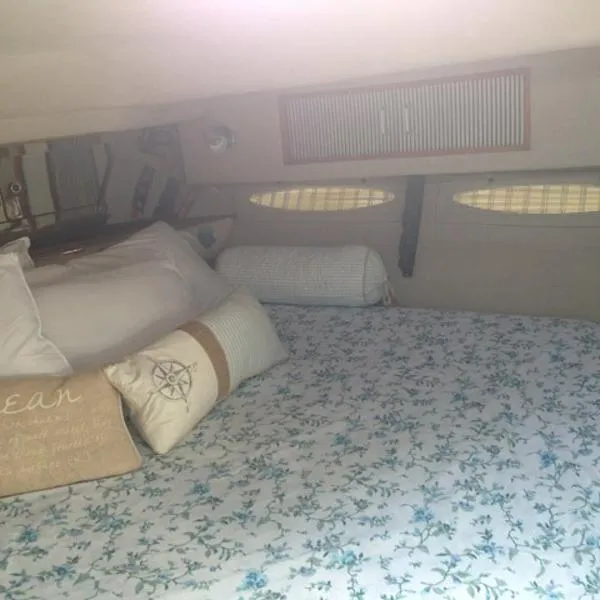 Slide: The Image of Sea Ray Express Cruiser 1988 - 4
