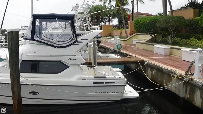 Slide: The Image of Bayliner Ciera 2858 Express CB 1998 - 3