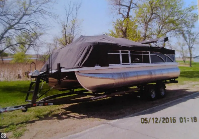 Slide: The Image of Bennington 21 SLX 2014 - 3