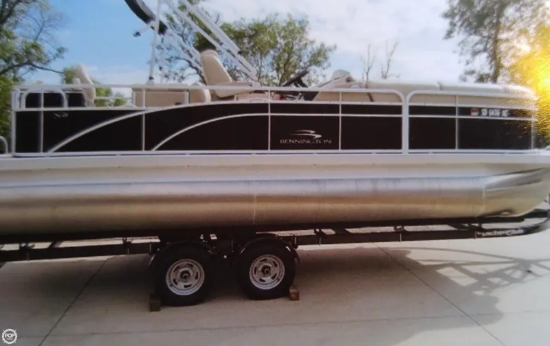 Slide: The Image of Bennington 21 SLX 2014 - 6