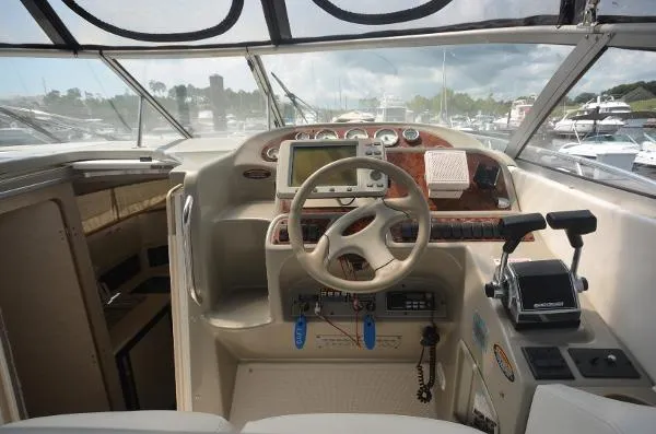 Slide: The Image of Bayliner 3055 Ciera 1999 - 7
