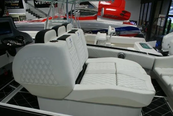 Slide: The Image of Statement 38 SUV 2016 - 10