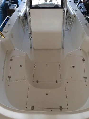 Slide: The Image of Mako 25 Center Console 2003 - 7