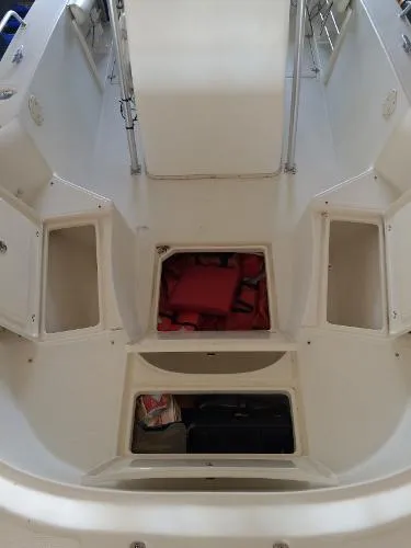 Slide: The Image of Mako 25 Center Console 2003 - 8