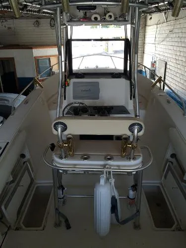 Slide: The Image of Mako 25 Center Console 2003 - 9