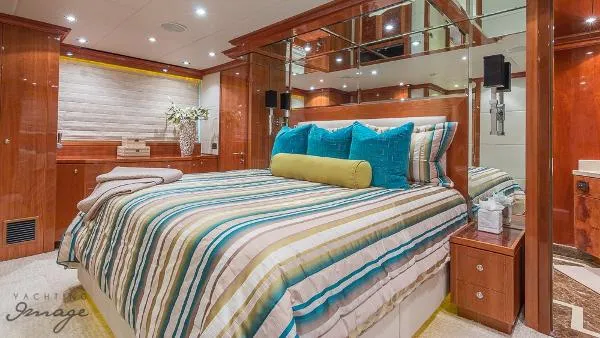 Slide: The Image of Hargrave 101 Motor Yacht 2010 - 4
