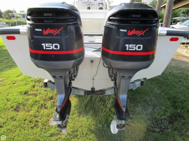 Slide: The Image of Boston Whaler Outrage 25 1984 - 11