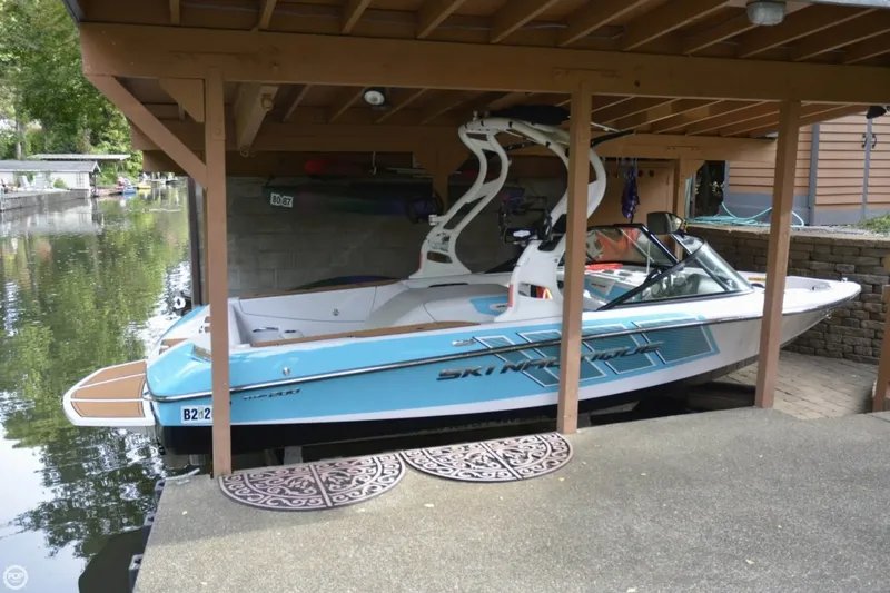 Slide: The Image of Correct Craft Ski Nautique 200 OB 2014 - 1