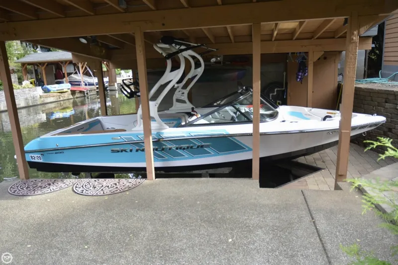 Slide: The Image of Correct Craft Ski Nautique 200 OB 2014 - 2