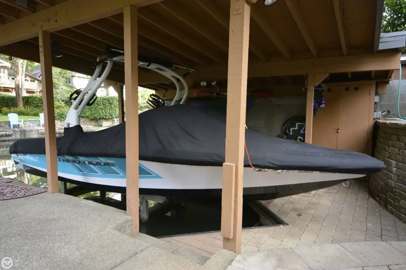Slide: The Image of Correct Craft Ski Nautique 200 OB 2014 - 3