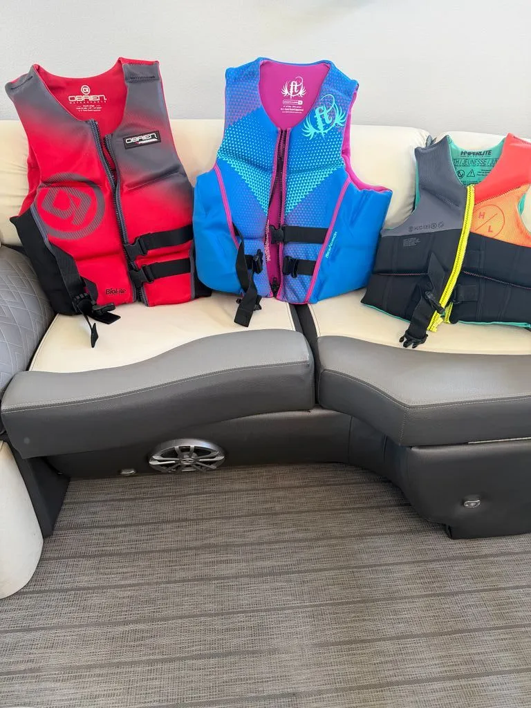 Slide: The Image of Veranda 23 Tritoon 2020 - 10