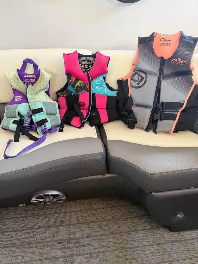 Slide: The Image of Veranda 23 Tritoon 2020 - 11